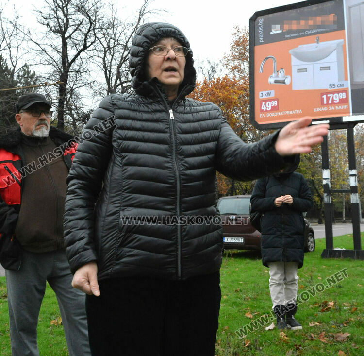 Субару излетя в разделителна ивица пред „Смирненски“ при катастрофа с Фолксваген