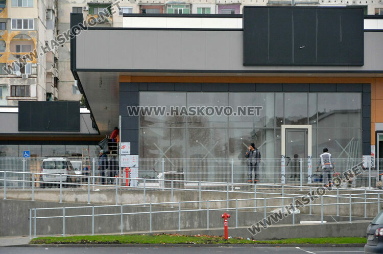 Отварят първия ритейл парк в Хасково преди Коледа