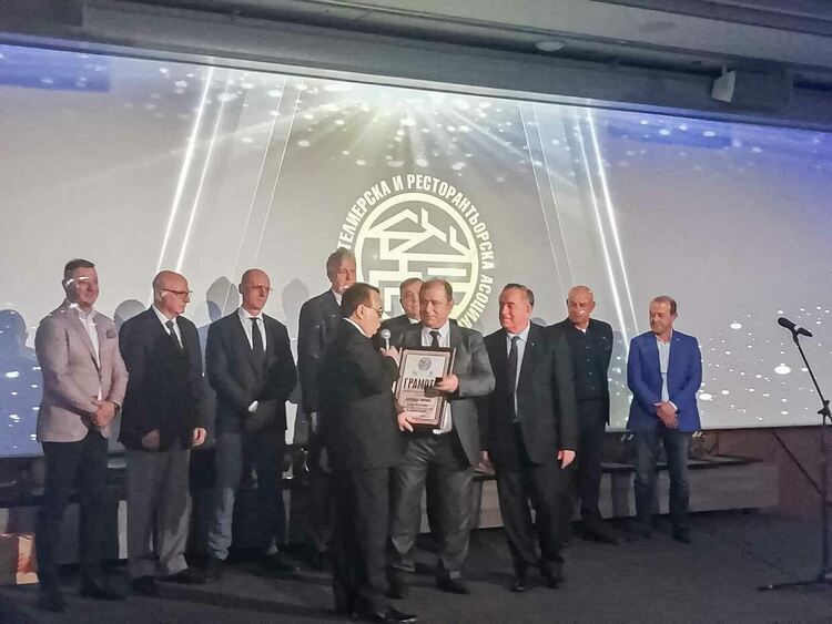 Признание! Александър Митушев с награда за изключителен принос в туризма