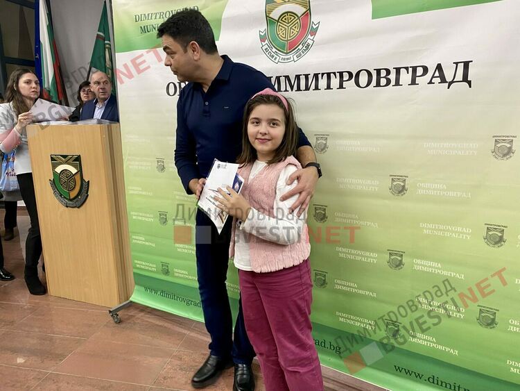 130 талантливи димитровградски деца получиха общински стипендии на стойност 30 000 лв.