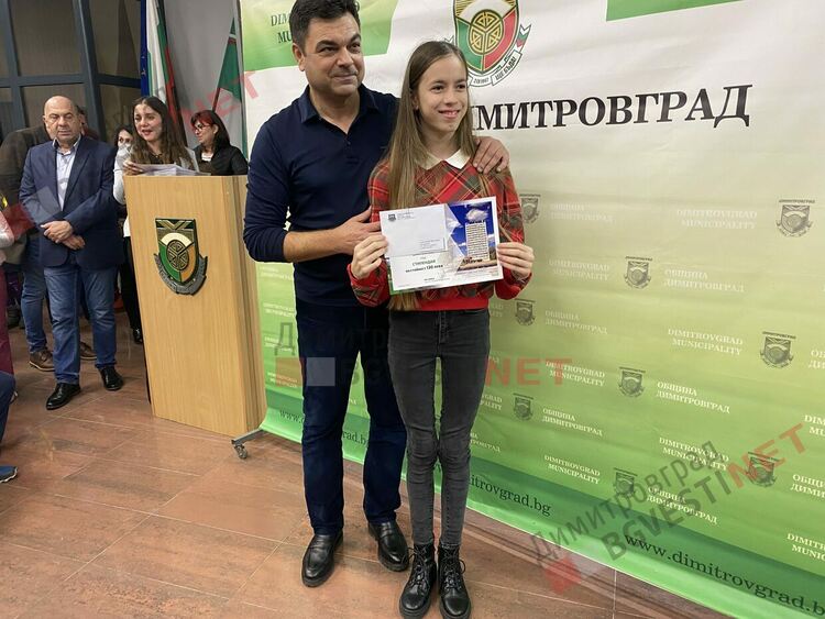 130 талантливи димитровградски деца получиха общински стипендии на стойност 30 000 лв.