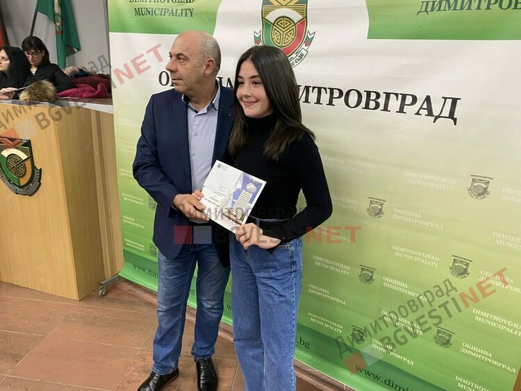 130 талантливи димитровградски деца получиха общински стипендии на стойност 30 000 лв.