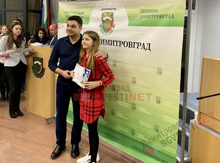 130 талантливи димитровградски деца получиха общински стипендии на стойност 30 000 лв.