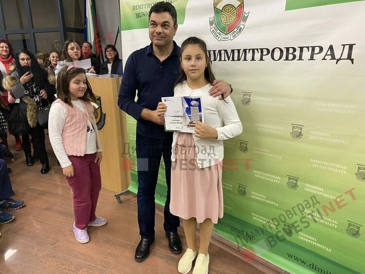 130 талантливи димитровградски деца получиха общински стипендии на стойност 30 000 лв.