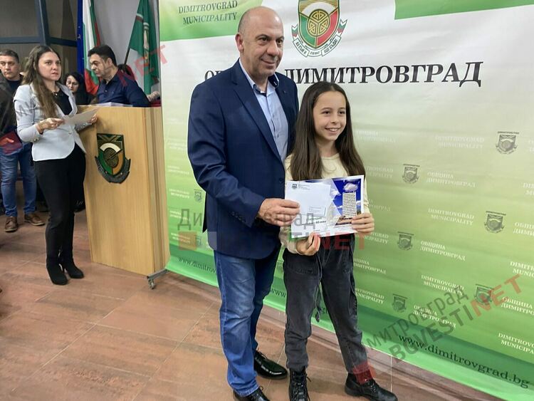 130 талантливи димитровградски деца получиха общински стипендии на стойност 30 000 лв.