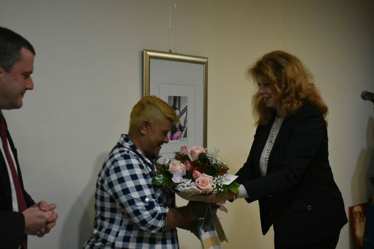 Социалната политика не е подаяния и компенсации, според Илияна Йотова