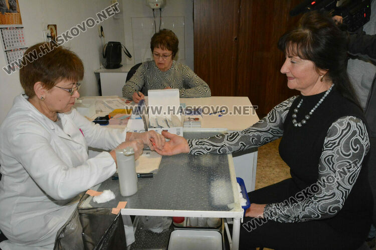 3-4 мъже са заразени със СПИН в Хасковско. Тестваха ученици и учители в ПМГ