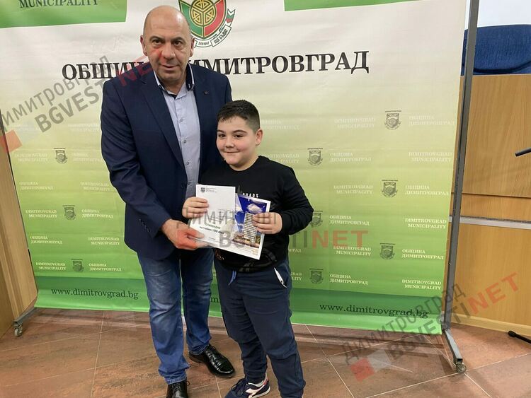 130 талантливи димитровградски деца получиха общински стипендии на стойност 30 000 лв.