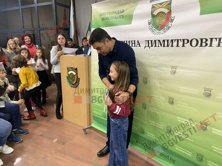 130 талантливи димитровградски деца получиха общински стипендии на стойност 30 000 лв.