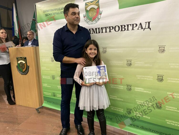 130 талантливи димитровградски деца получиха общински стипендии на стойност 30 000 лв.