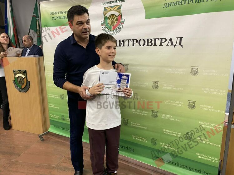 130 талантливи димитровградски деца получиха общински стипендии на стойност 30 000 лв.