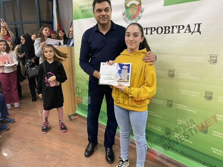 130 талантливи димитровградски деца получиха общински стипендии на стойност 30 000 лв.