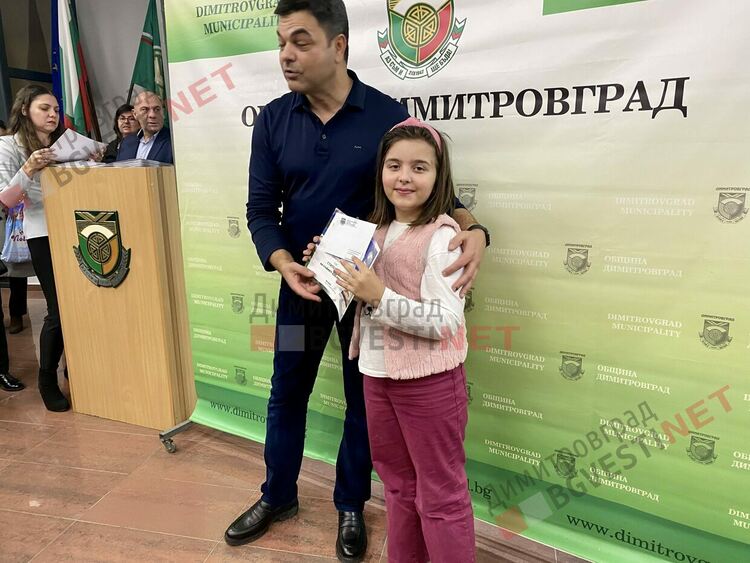 130 талантливи димитровградски деца получиха общински стипендии на стойност 30 000 лв.