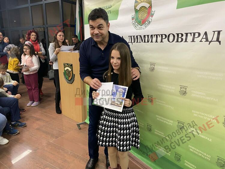 130 талантливи димитровградски деца получиха общински стипендии на стойност 30 000 лв.