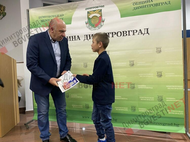 130 талантливи димитровградски деца получиха общински стипендии на стойност 30 000 лв.