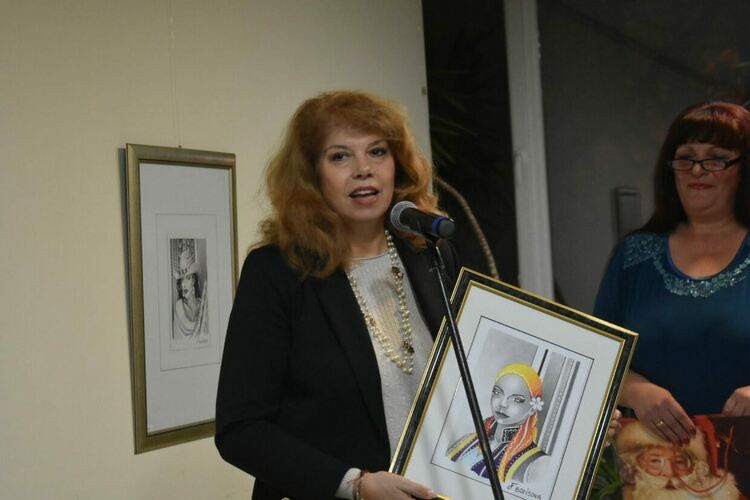  "Тя: с душата на дете и все по-цветно и усмихнато сърце" изложба на Фанка Борисова