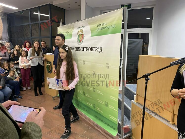 130 талантливи димитровградски деца получиха общински стипендии на стойност 30 000 лв.