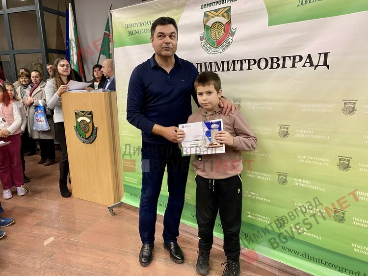 130 талантливи димитровградски деца получиха общински стипендии на стойност 30 000 лв.