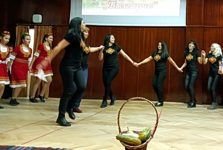 Танцов състав "Българче" отпразнува пети рожден ден