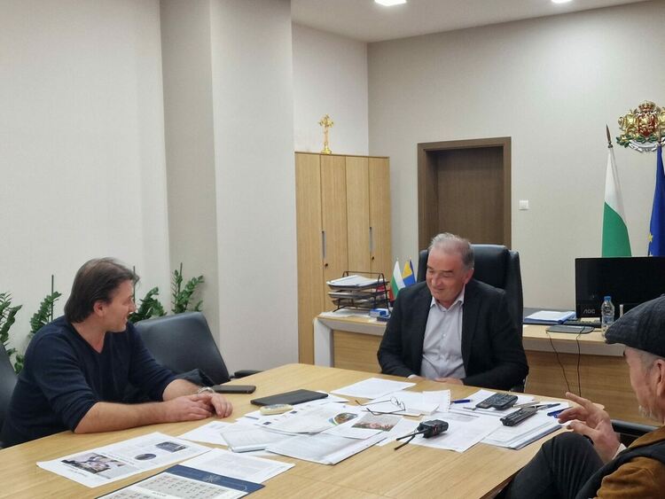 Холивудска звезда и шампион по бокс на посещение в община Асеновград 