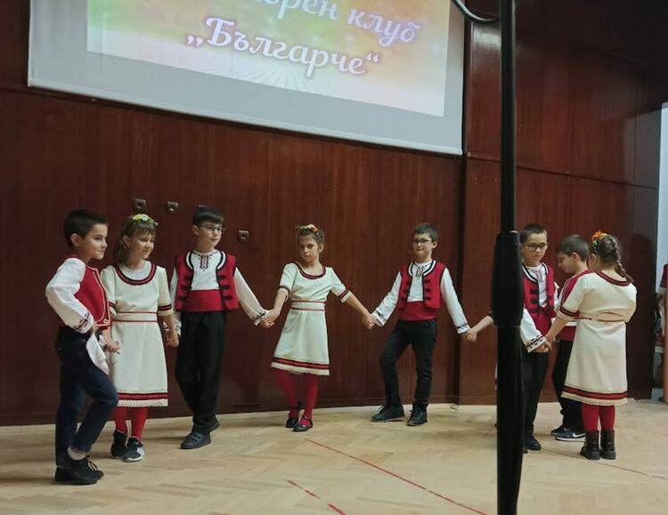 Танцов състав "Българче" отпразнува пети рожден ден