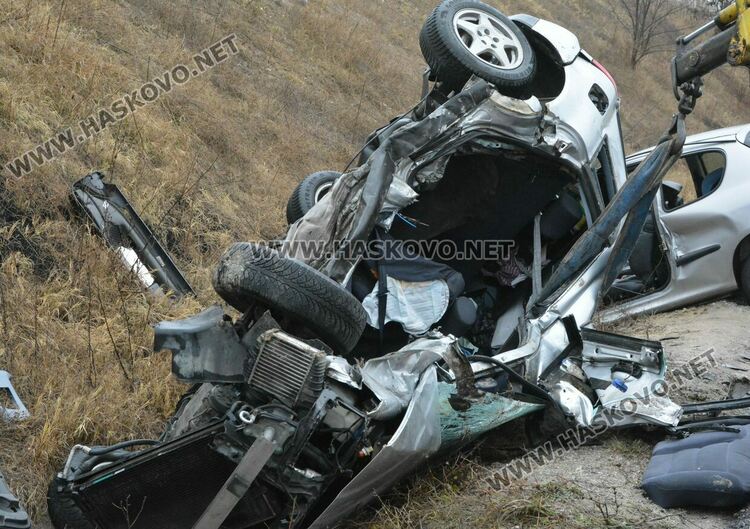 Загинали и ранени при тежка катастрофа край Добрич