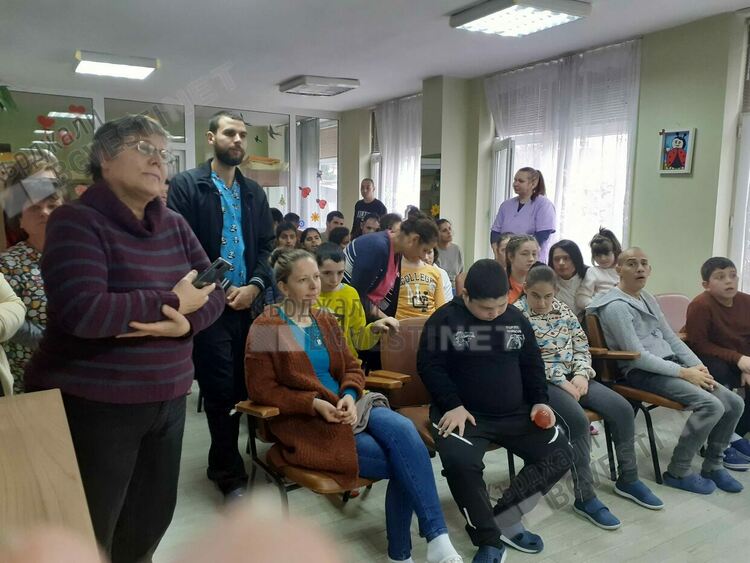 Ади достави незабравима радост на децата и младежите с увреждания в Дневен център „Надежда“