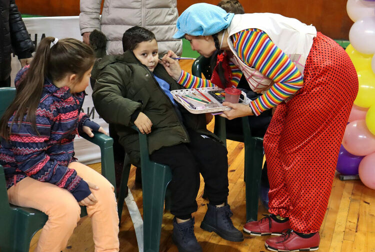 Деца и младежи от социални центрове се забавляваха в спортен празник