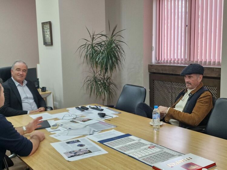 Холивудска звезда и шампион по бокс на посещение в община Асеновград 