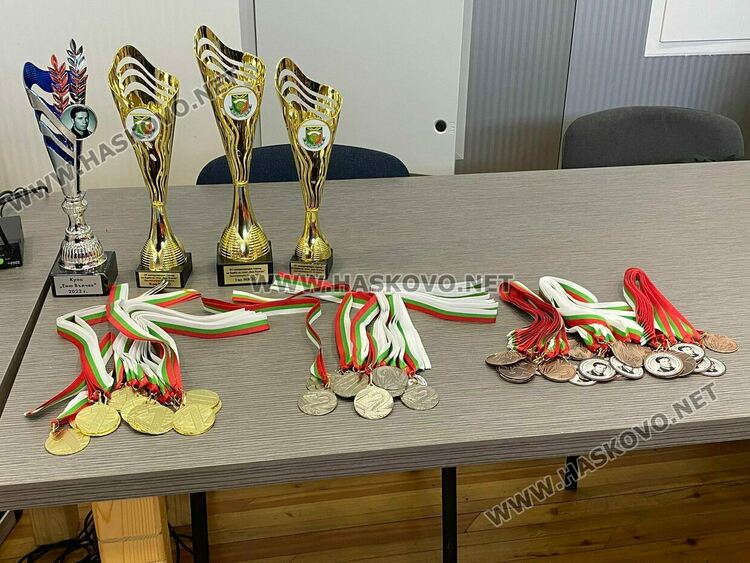 Над 100 надежди на борбата участват в турнира за деца “Еньо Вълчев” в Димитровград