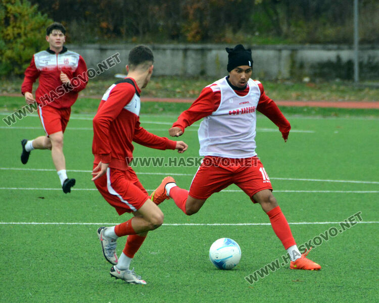 ОФК „Хасково“ загря на терена и записа служебна победа срещу „Сакарски спортист 04“