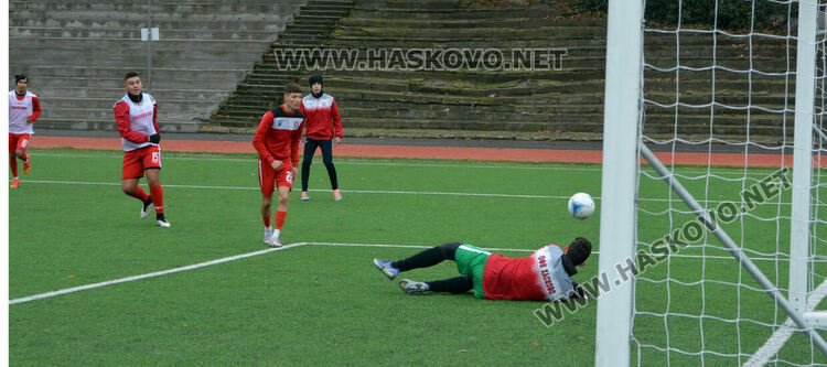 ОФК „Хасково“ загря на терена и записа служебна победа срещу „Сакарски спортист 04“
