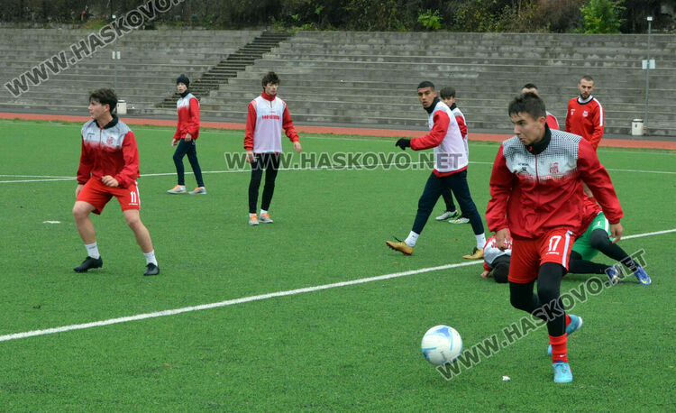 ОФК „Хасково“ загря на терена и записа служебна победа срещу „Сакарски спортист 04“