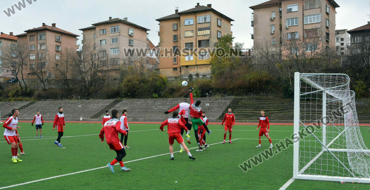 ОФК „Хасково“ загря на терена и записа служебна победа срещу „Сакарски спортист 04“