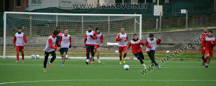 ОФК „Хасково“ загря на терена и записа служебна победа срещу „Сакарски спортист 04“