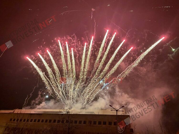 Грейнаха светлините на най-голямото живо Коледно дърво в Европа, което се намира в Димитровград