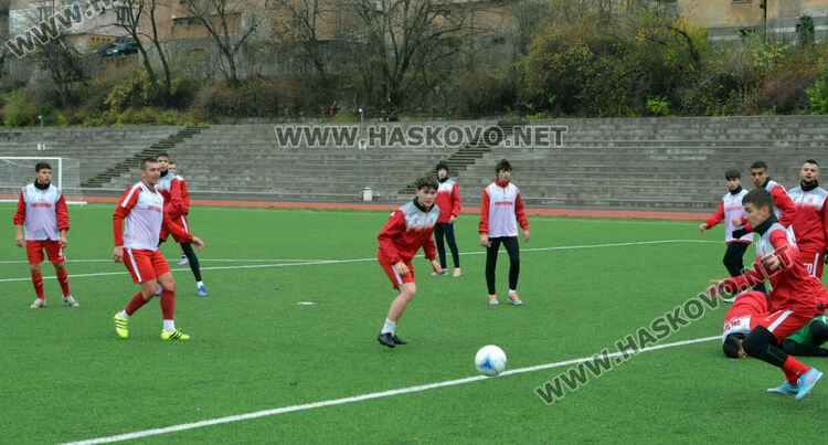 ОФК „Хасково“ загря на терена и записа служебна победа срещу „Сакарски спортист 04“