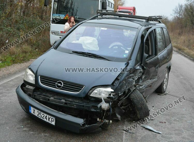 3 коли катастрофираха между Хасково и Манастир, има ранени
