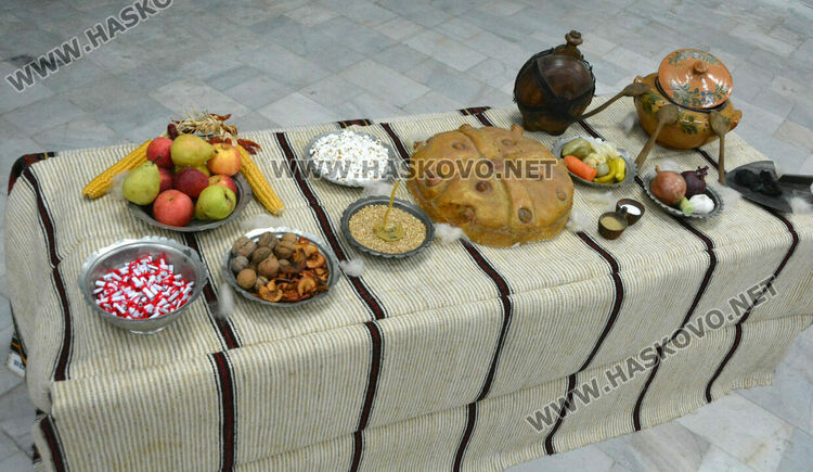 Деца учат коледни традиции и обичаи в музея