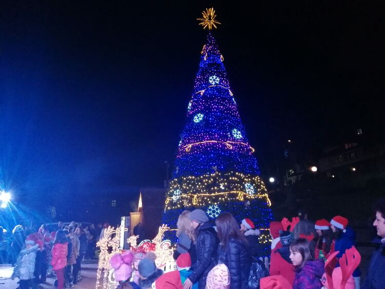 В Смолян грейнаха светлините на коледната елха