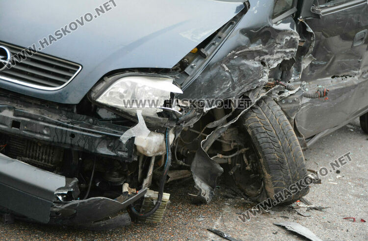 3 коли катастрофираха между Хасково и Манастир, има ранени