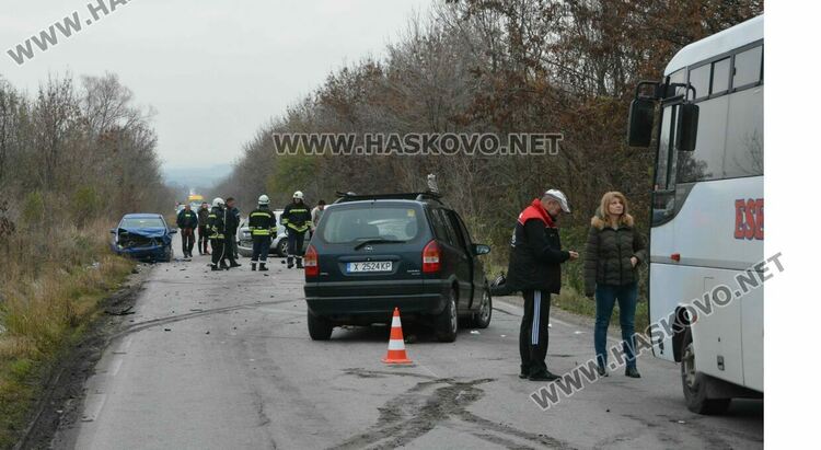 3 коли катастрофираха между Хасково и Манастир, има ранени