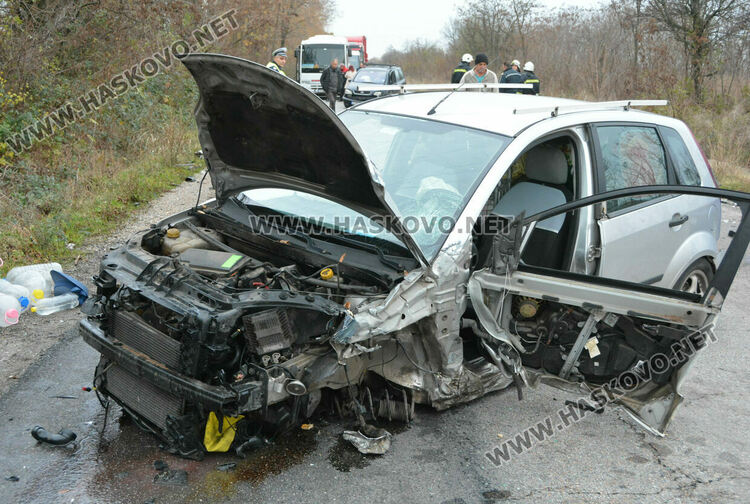 3 коли катастрофираха между Хасково и Манастир, има ранени