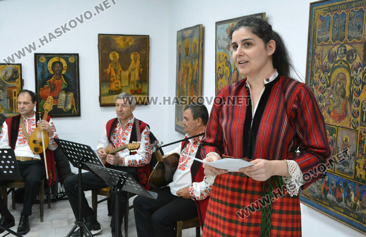 Деца учат коледни традиции и обичаи в музея