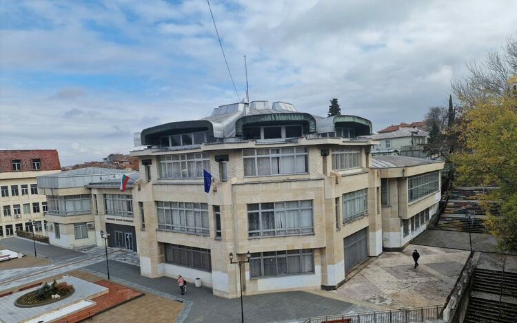 Създават и развиват тийн зона в отдел "Изкуство" на ГБ "Паисий Хилендарски"