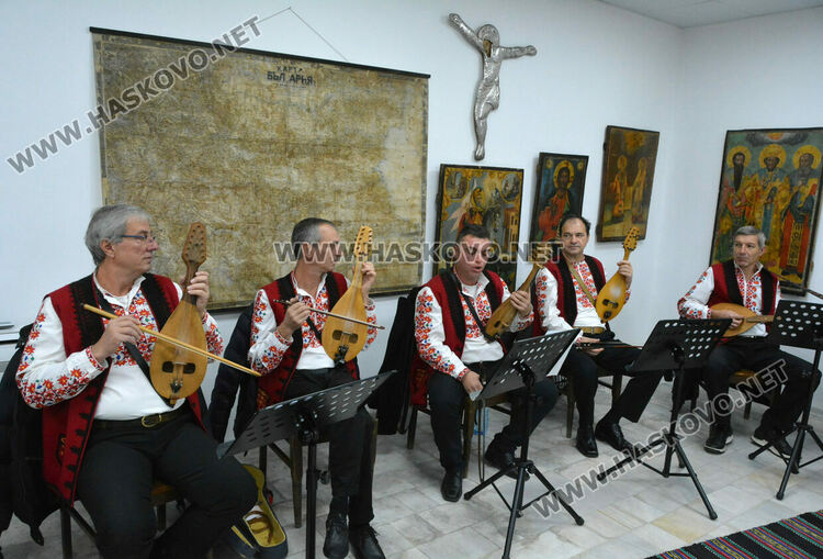 Деца учат коледни традиции и обичаи в музея