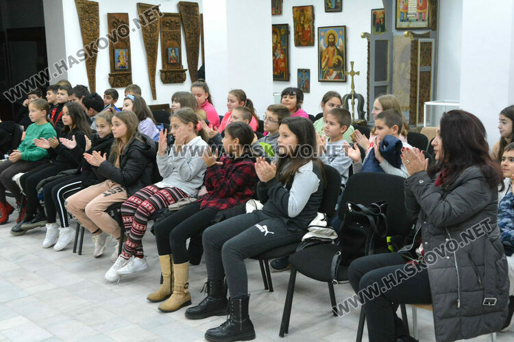 Деца учат коледни традиции и обичаи в музея