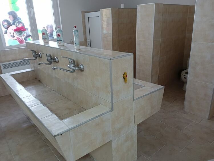 Осветиха ремонтираната сграда на детската градина във Виница