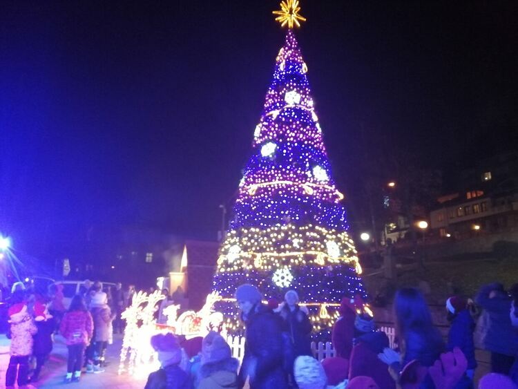 В Смолян грейнаха светлините на коледната елха