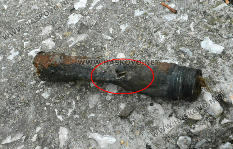 Разкопаха тротоар заради запушена ВиК тръба